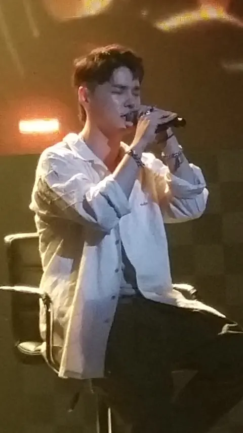 딘 (가수) 사진