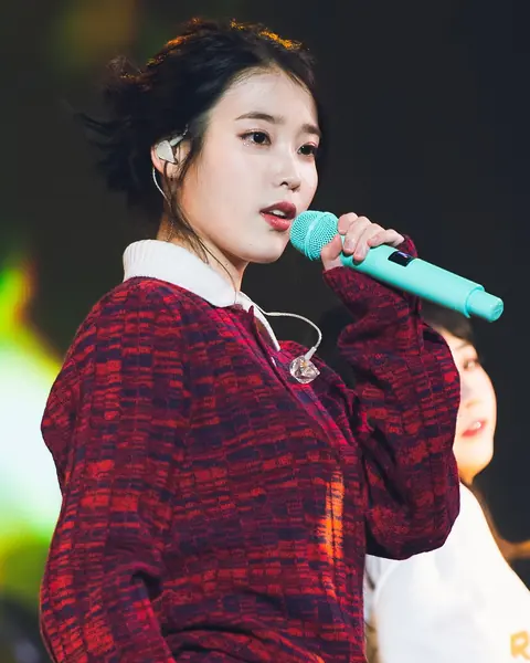 아이유 사진