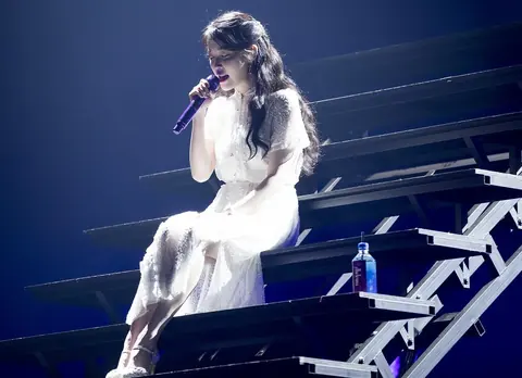 아이유 사진