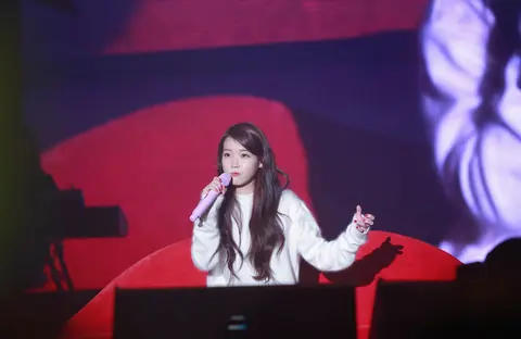 아이유 사진