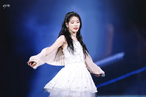 아이유 사진
