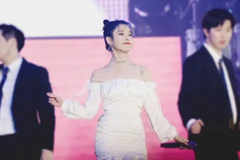 아이유 사진