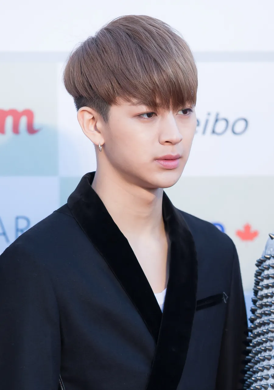 송윤형 사진