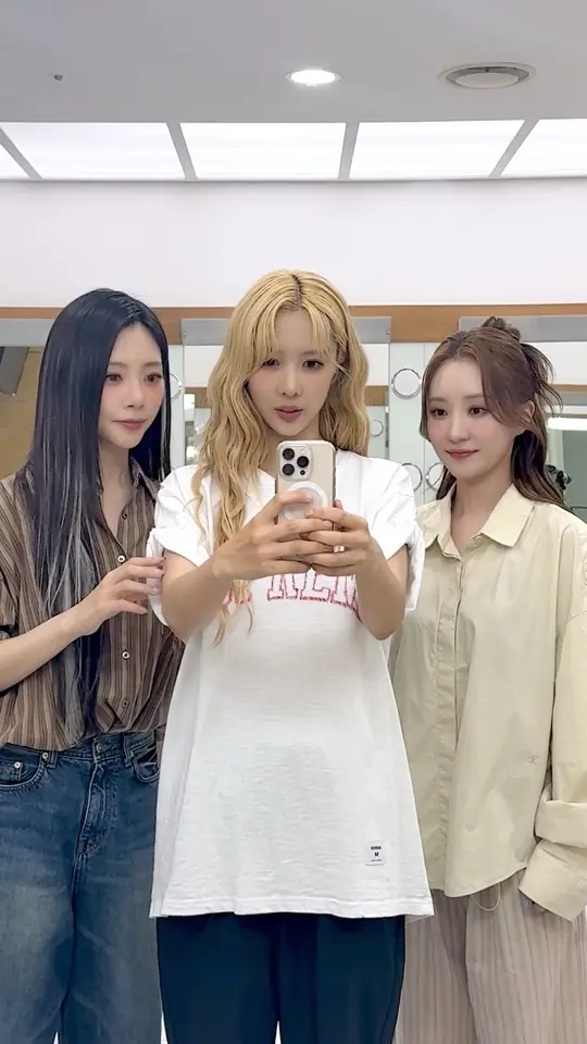 [📹] 지하 528층까지 떨어져서 유아유 FANCON 도착🔥