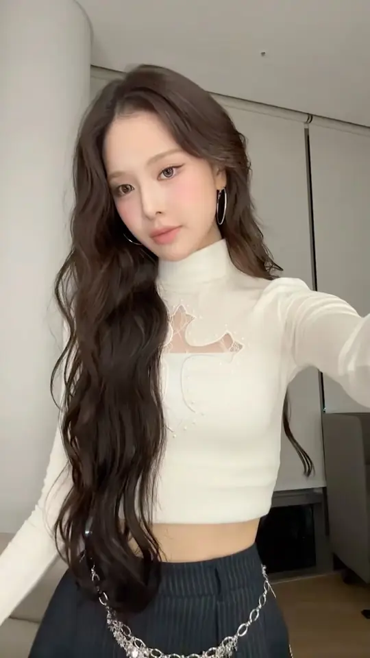 𝑐𝑜𝑚𝑒 𝑎 𝑙𝑖𝑡𝑡𝑙𝑒 𝑐𝑙𝑜𝑠𝑒𝑟