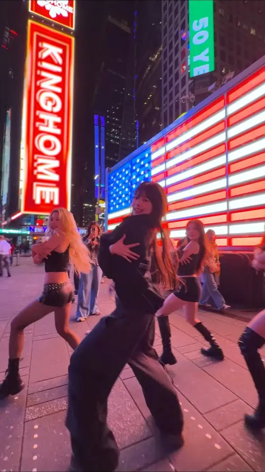 Random Street Collab🗽 FEARLESS🖤