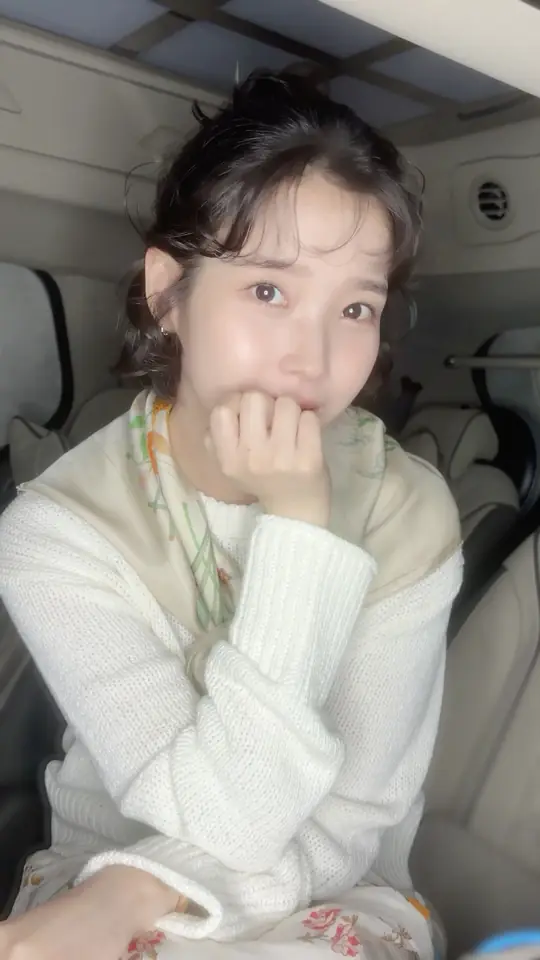 똑똑똑 이 별로부터 왔습니다