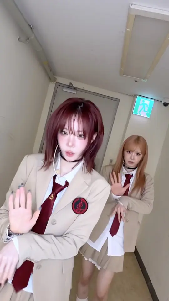 TripleS 𝑴𝒓. 𝑴𝒓. 날 봐