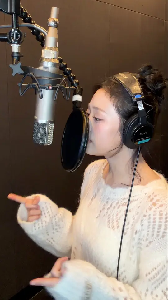AHYEON's 'DESERVE' VOCAL CLIP